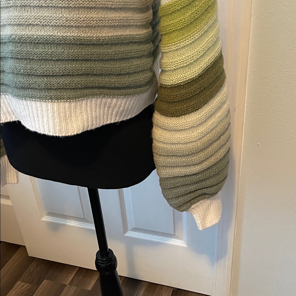 SHEIN Crop Multitone Green and Cream Sweater sz Large - Picture 3 of 8